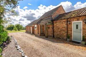 Driveway, Side Elevation- click for photo gallery